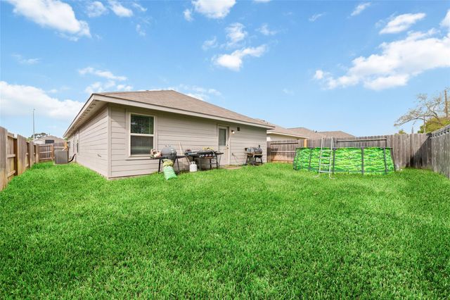 310 Riverwood Village Lane, Sealy, TX 77474