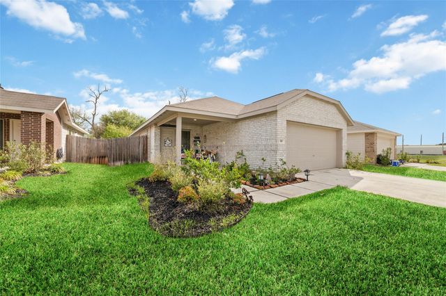 310 Riverwood Village Lane, Sealy, TX 77474