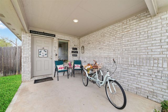 310 Riverwood Village Lane, Sealy, TX 77474