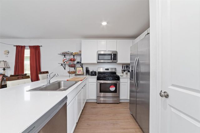 310 Riverwood Village Lane, Sealy, TX 77474