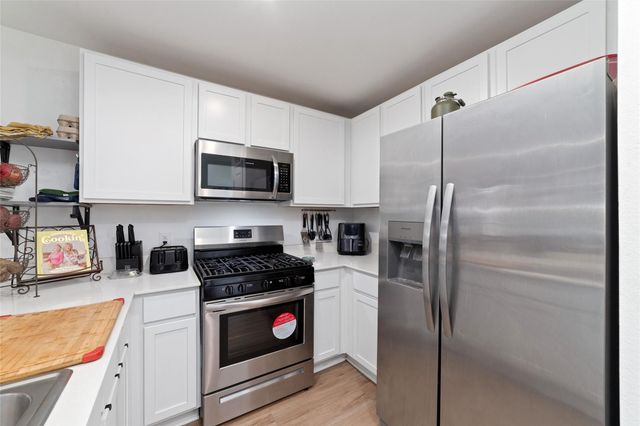 310 Riverwood Village Lane, Sealy, TX 77474