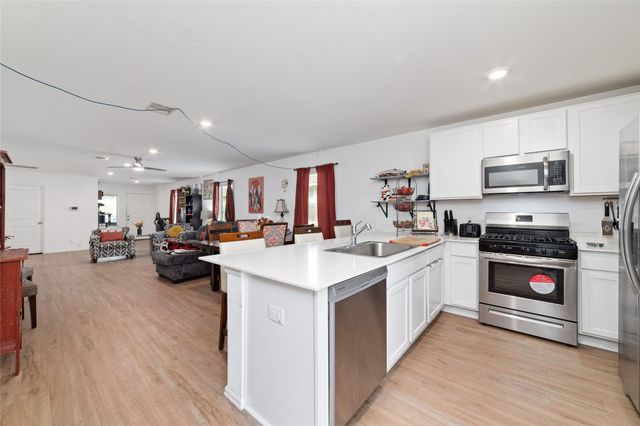 310 Riverwood Village Lane, Sealy, TX 77474