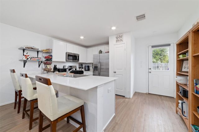 310 Riverwood Village Lane, Sealy, TX 77474