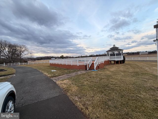 10733 PARKGATE DR, Nokesville, VA 20181