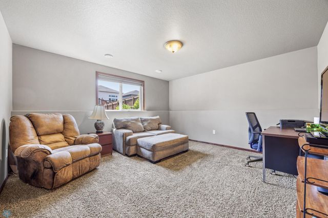 4822 34th Avenue S, Fargo, ND 58104