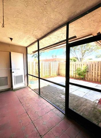 885 NE 213th Ter 2, Miami, FL 33179