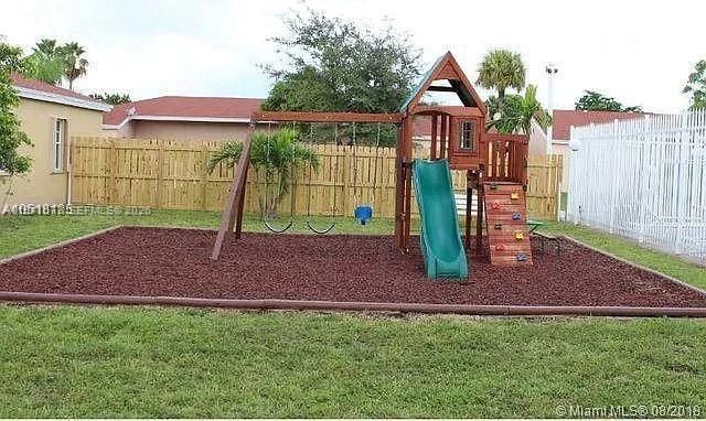 885 NE 213th Ter 2, Miami, FL 33179