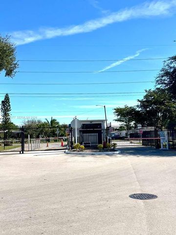 885 NE 213th Ter 2, Miami, FL 33179