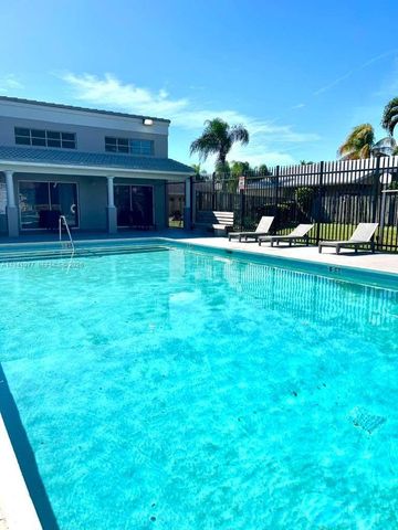 885 NE 213th Ter 2, Miami, FL 33179