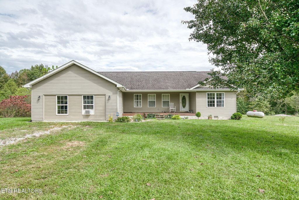 2047 Todd Rd, Clarkrange, TN 38553