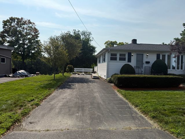 585 Burncoat 1, Worcester, MA 01606