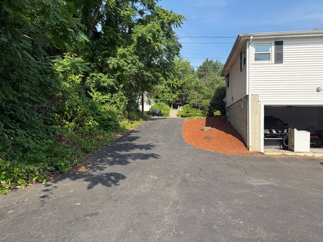 585 Burncoat 1, Worcester, MA 01606