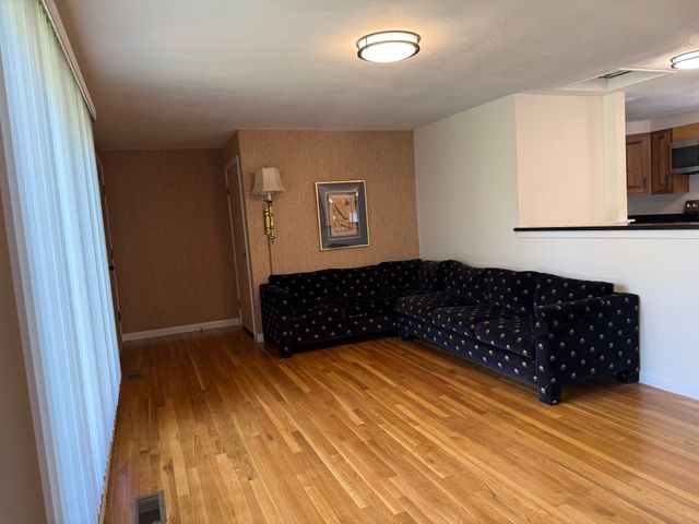 585 Burncoat 1, Worcester, MA 01606
