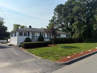 585 Burncoat 1, Worcester, MA 01606