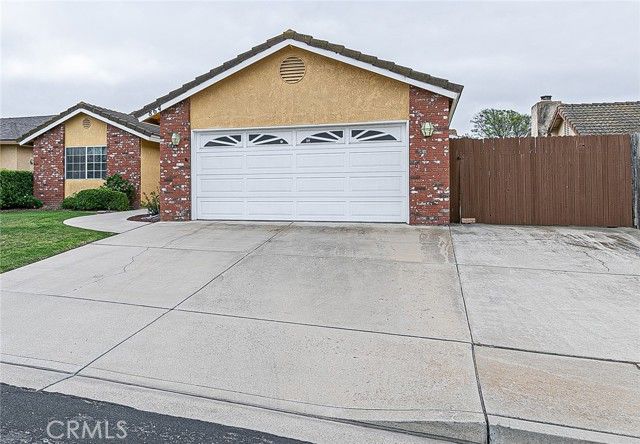 864 Sunshine Court, Santa Maria, CA 93455