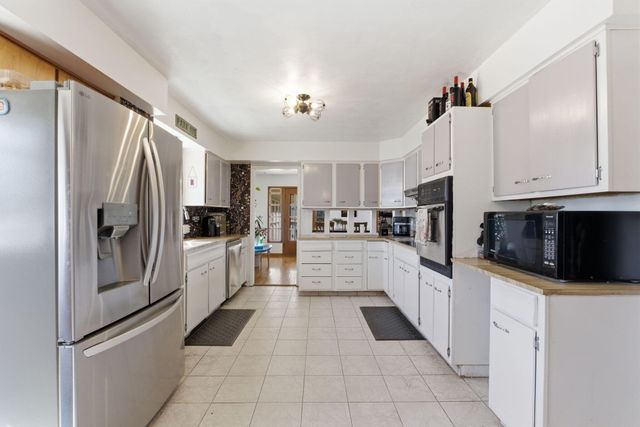 1514 W Broadmoor Street, Springfield, MO 65807