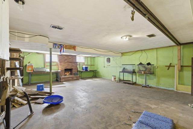 1514 W Broadmoor Street, Springfield, MO 65807