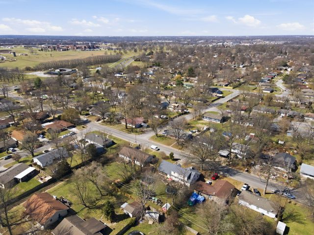 1514 W Broadmoor Street, Springfield, MO 65807