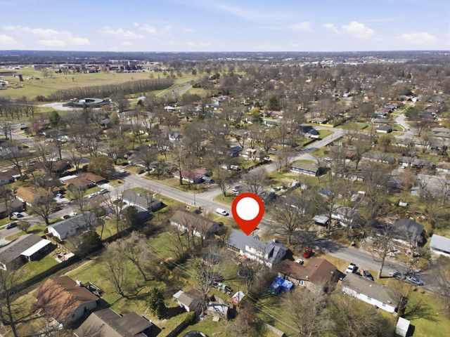 1514 W Broadmoor Street, Springfield, MO 65807