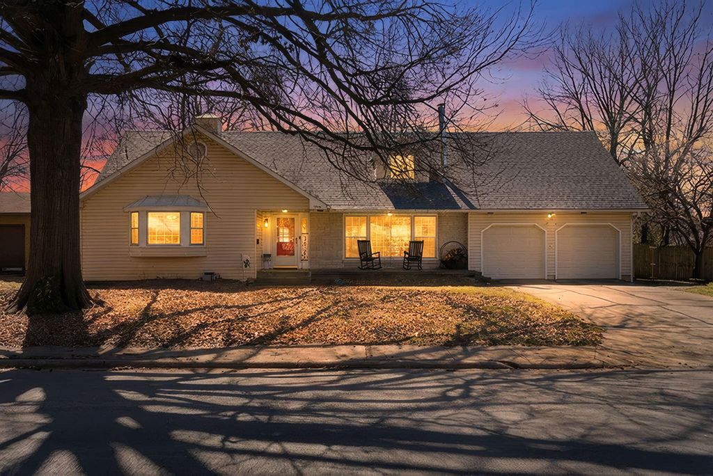 1514 W Broadmoor Street, Springfield, MO 65807