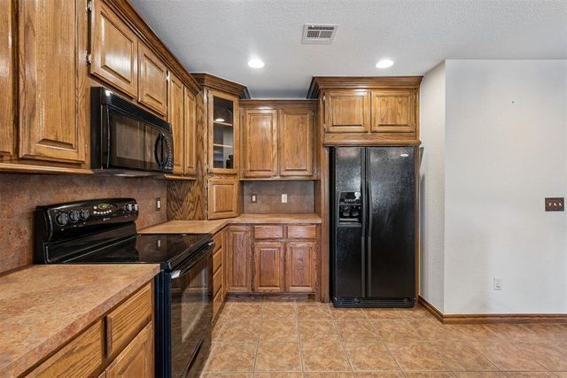4300 Stonehaven Drive, Del City, OK 73115