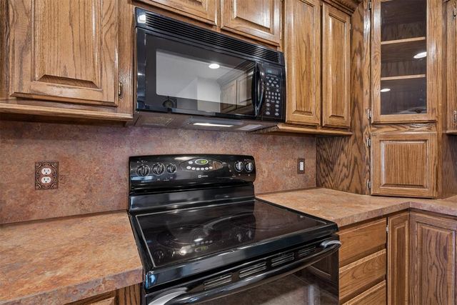 4300 Stonehaven Drive, Del City, OK 73115