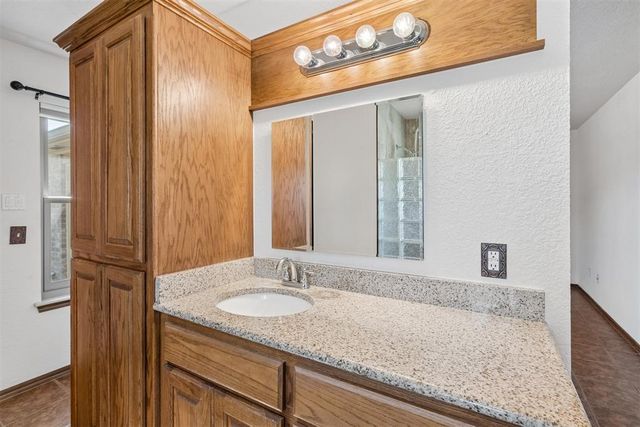 4300 Stonehaven Drive, Del City, OK 73115