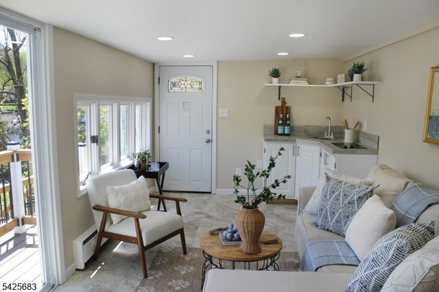 223 Squaw Trl, Hopatcong Boro, NJ 07821