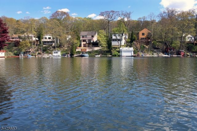 223 Squaw Trl, Hopatcong Boro, NJ 07821