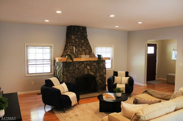 223 Squaw Trl, Hopatcong Boro, NJ 07821