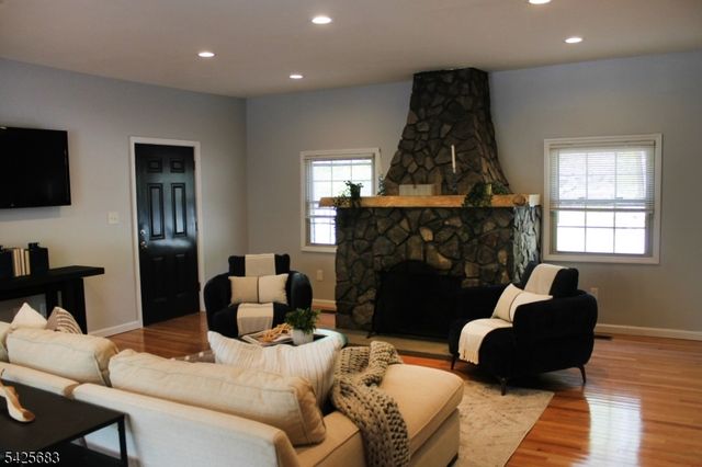 223 Squaw Trl, Hopatcong Boro, NJ 07821