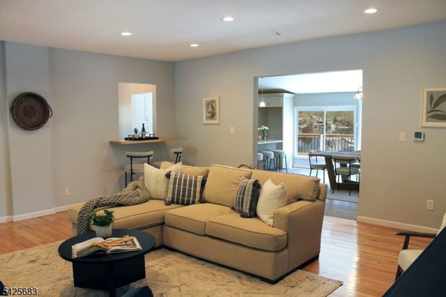 223 Squaw Trl, Hopatcong Boro, NJ 07821