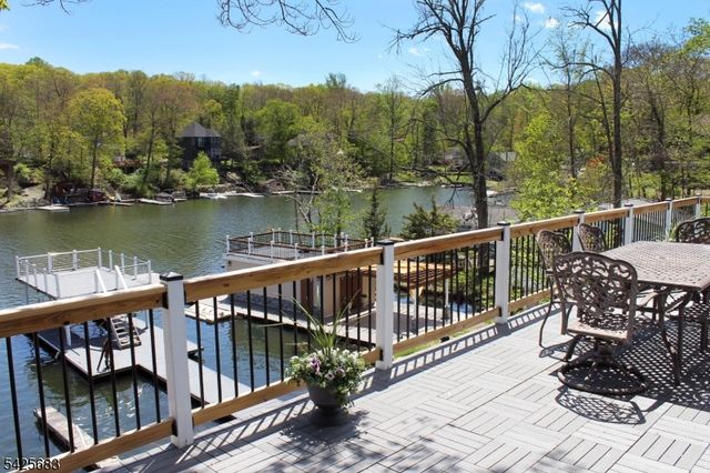 223 Squaw Trl, Hopatcong Boro, NJ 07821
