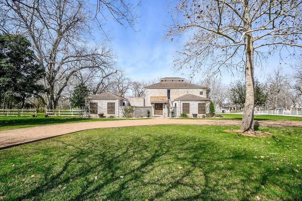 Image 1 of property listing at 5202 Mimosa Lane, Richmond, TX 77406