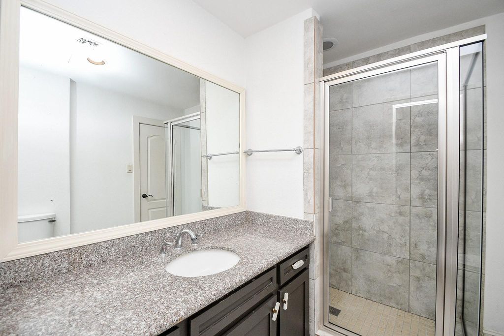 Image 13 of property listing at 5202 Mimosa Lane, Richmond, TX 77406