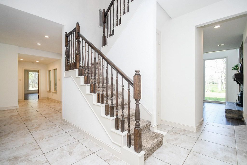 Image 15 of property listing at 5202 Mimosa Lane, Richmond, TX 77406