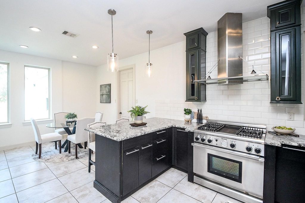 Image 19 of property listing at 5202 Mimosa Lane, Richmond, TX 77406