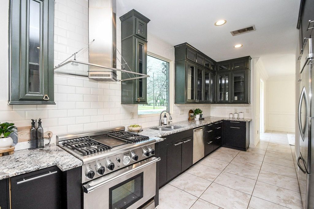 Image 20 of property listing at 5202 Mimosa Lane, Richmond, TX 77406