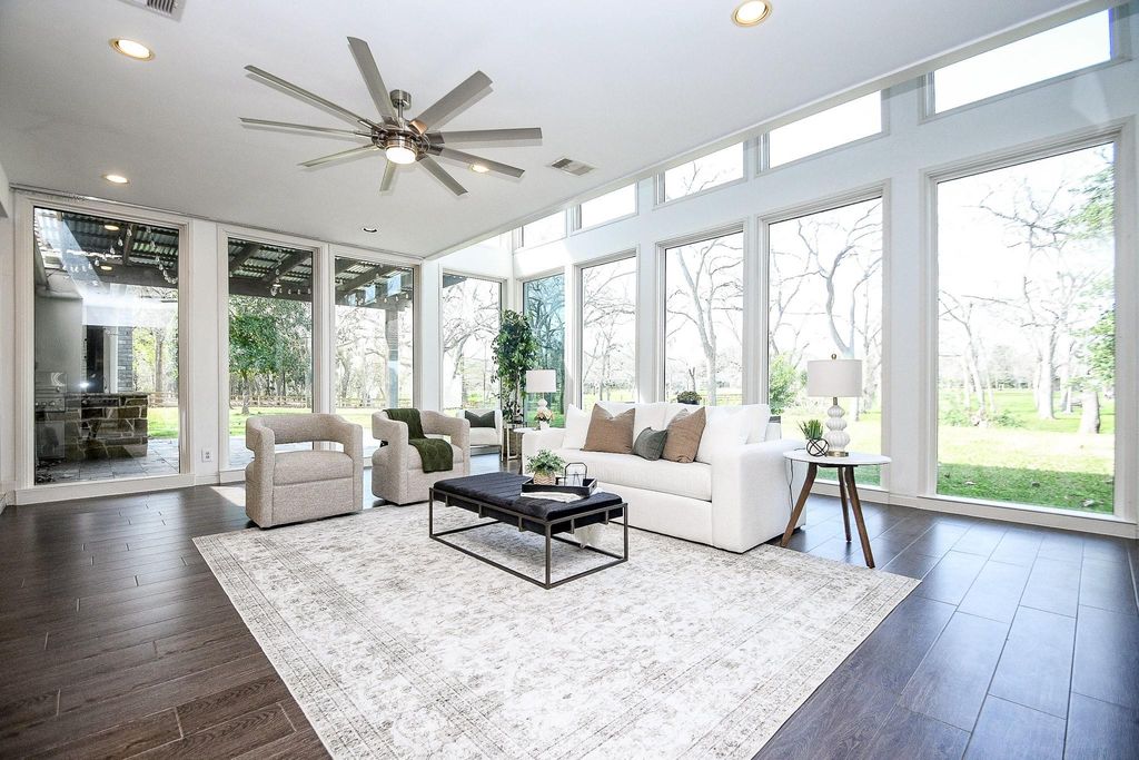 Image 25 of property listing at 5202 Mimosa Lane, Richmond, TX 77406