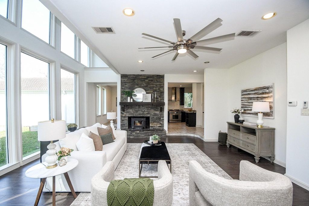 Image 27 of property listing at 5202 Mimosa Lane, Richmond, TX 77406