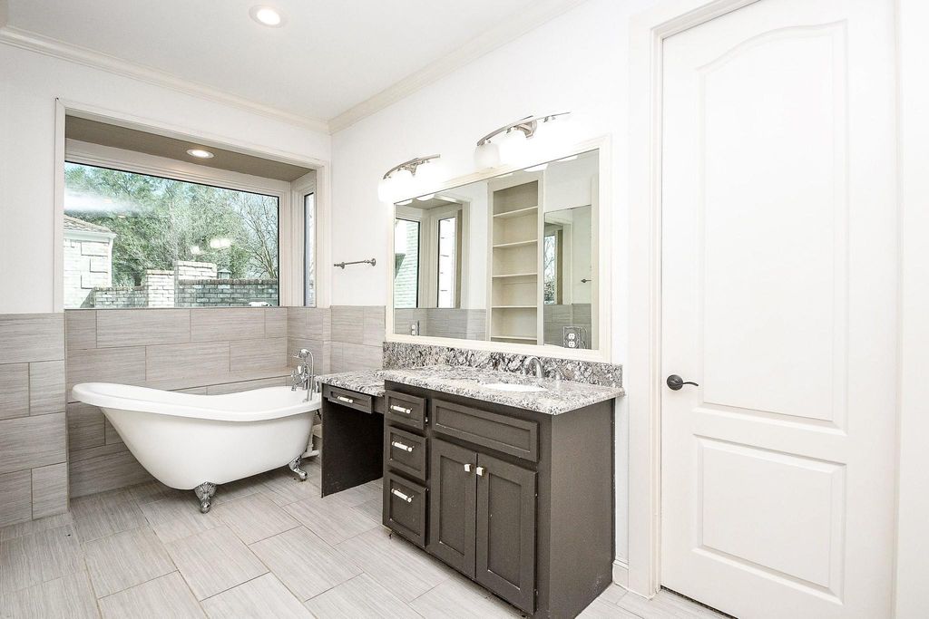 Image 32 of property listing at 5202 Mimosa Lane, Richmond, TX 77406