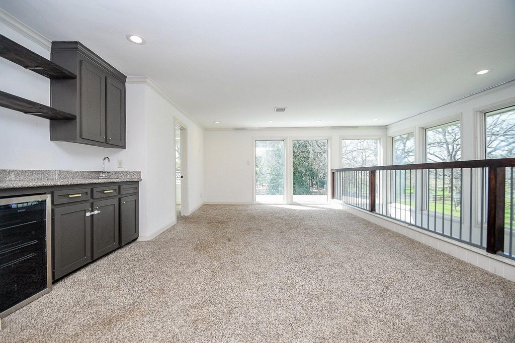 Image 4 of property listing at 5202 Mimosa Lane, Richmond, TX 77406