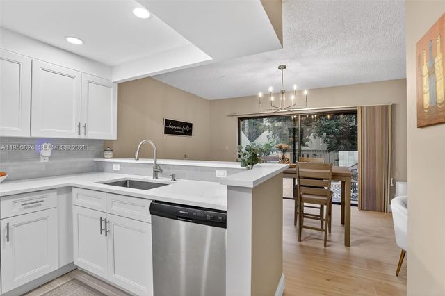 2939 NE 60th St 2939, Fort Lauderdale, FL 33308