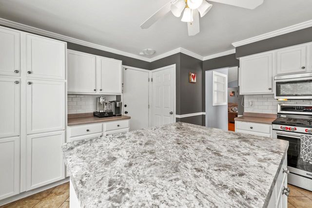 534 Woodridge DRIVE, Grafton, WI 53024