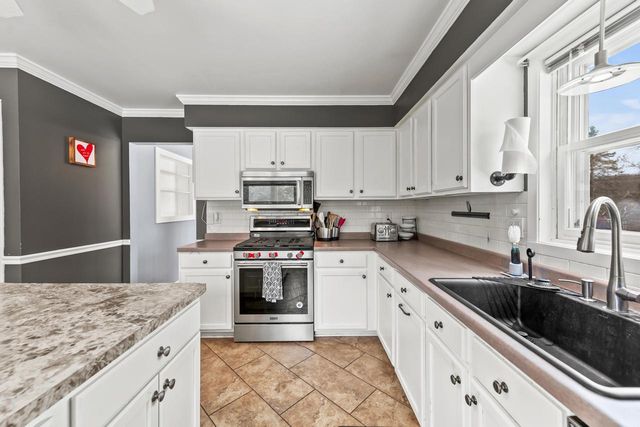 534 Woodridge DRIVE, Grafton, WI 53024