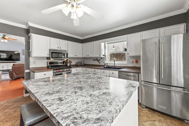 534 Woodridge DRIVE, Grafton, WI 53024