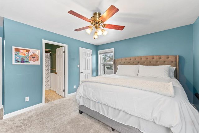 534 Woodridge DRIVE, Grafton, WI 53024