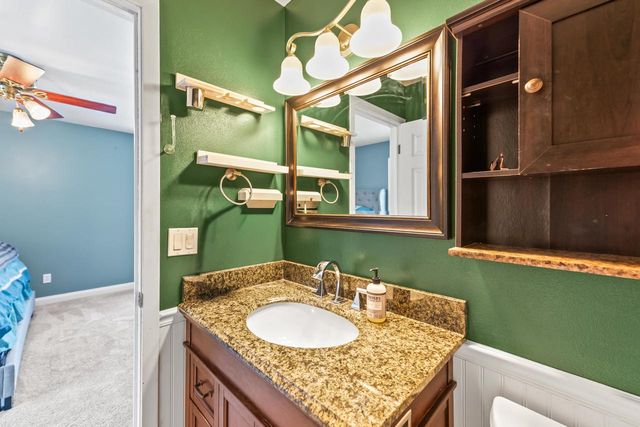 534 Woodridge DRIVE, Grafton, WI 53024