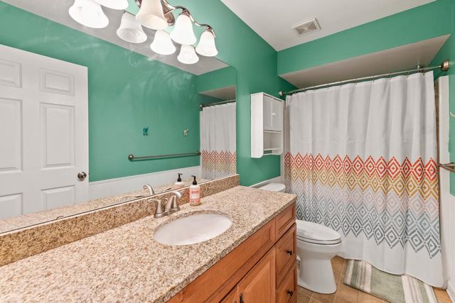 534 Woodridge DRIVE, Grafton, WI 53024