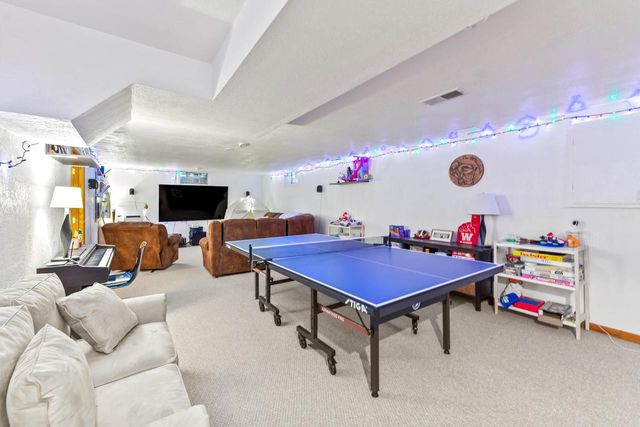 534 Woodridge DRIVE, Grafton, WI 53024